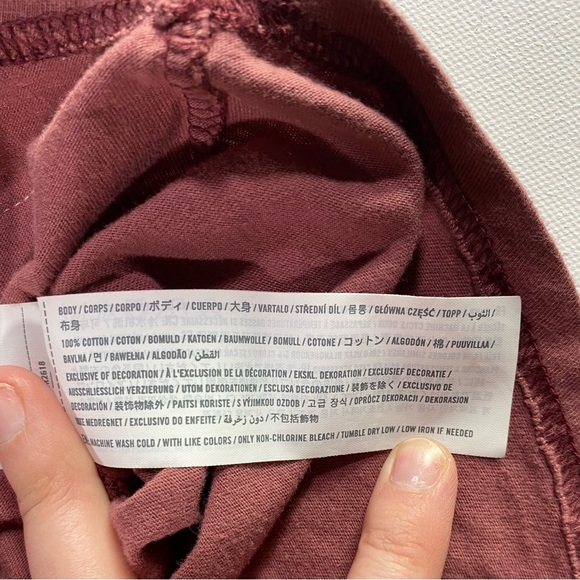 Hollister Men's Burgundy Casual T-Shirt, size Medium Long - Picture 5 of 7